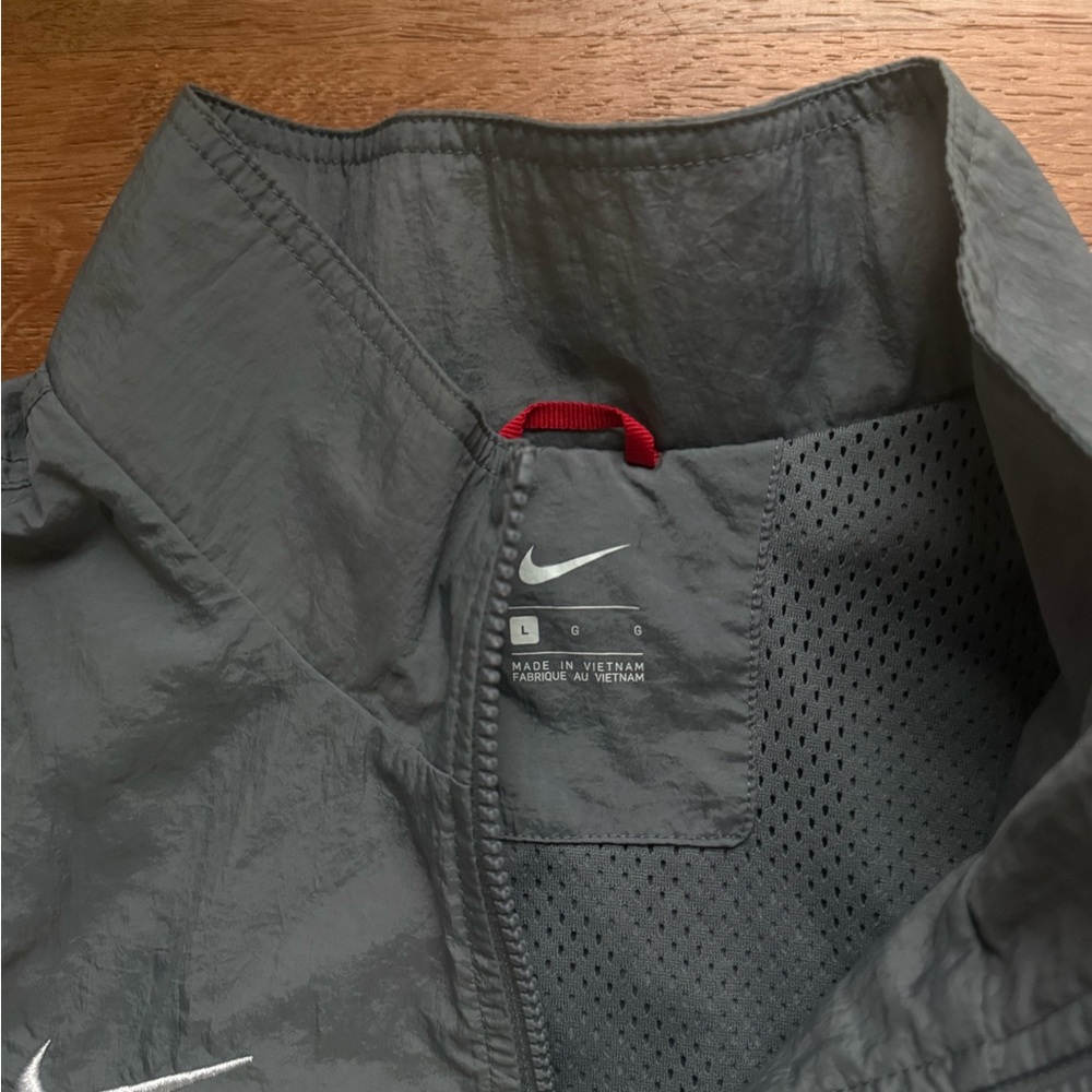 Nike Men’s Grey and Black Full-Zip Windbreaker Jacket - Picture 2 of 3